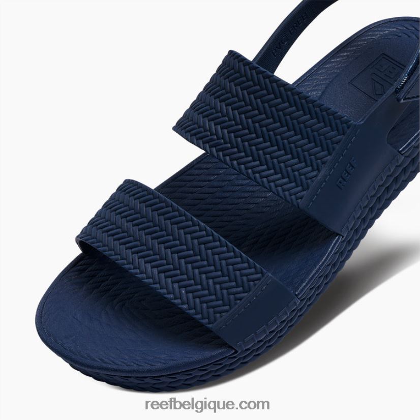 femmescaban vue sur l'eau du récif 2H4Z0V108