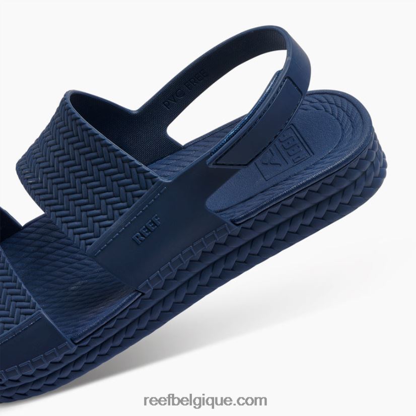 femmescaban vue sur l'eau du récif 2H4Z0V108