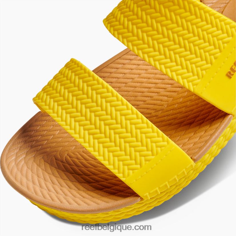 femmesensoleillé vue sur l'eau du récif 2H4Z0V115