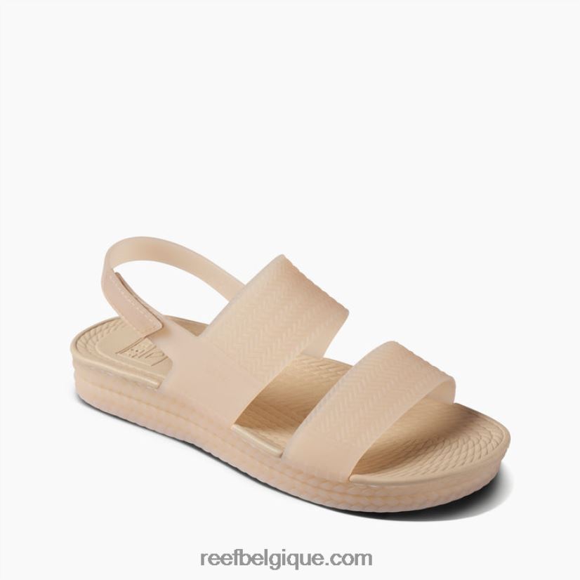 femmesnomade vue sur l'eau du récif 2H4Z0V156