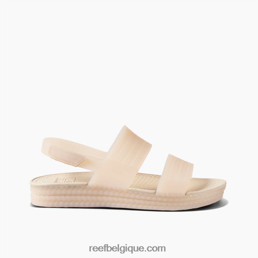 femmesnomade vue sur l'eau du récif 2H4Z0V156