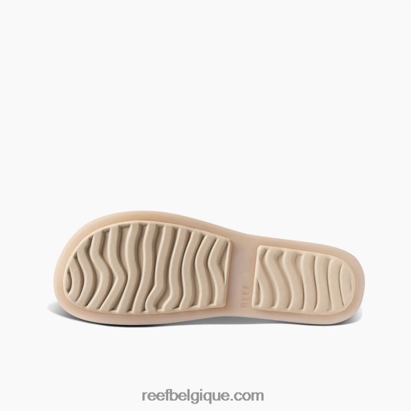 femmesnomade vue sur l'eau du récif 2H4Z0V156